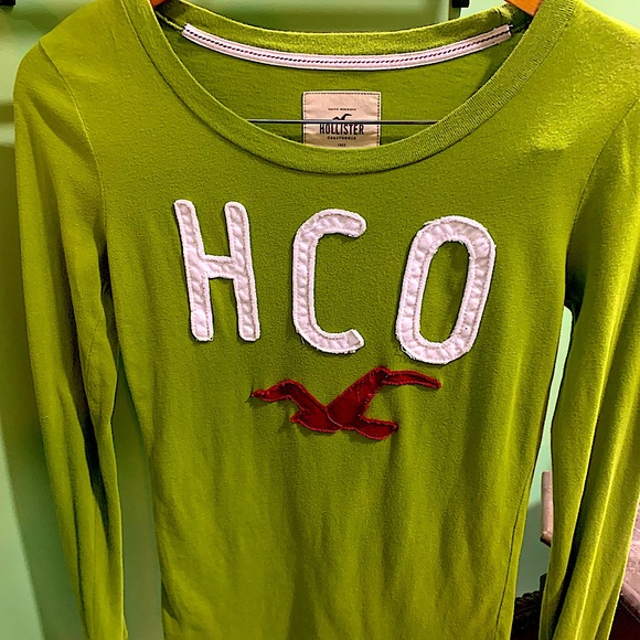 Vintage Long sleeve Hollister shirt ! It’s has the H C O logo on the front - Picture 2 of 8
